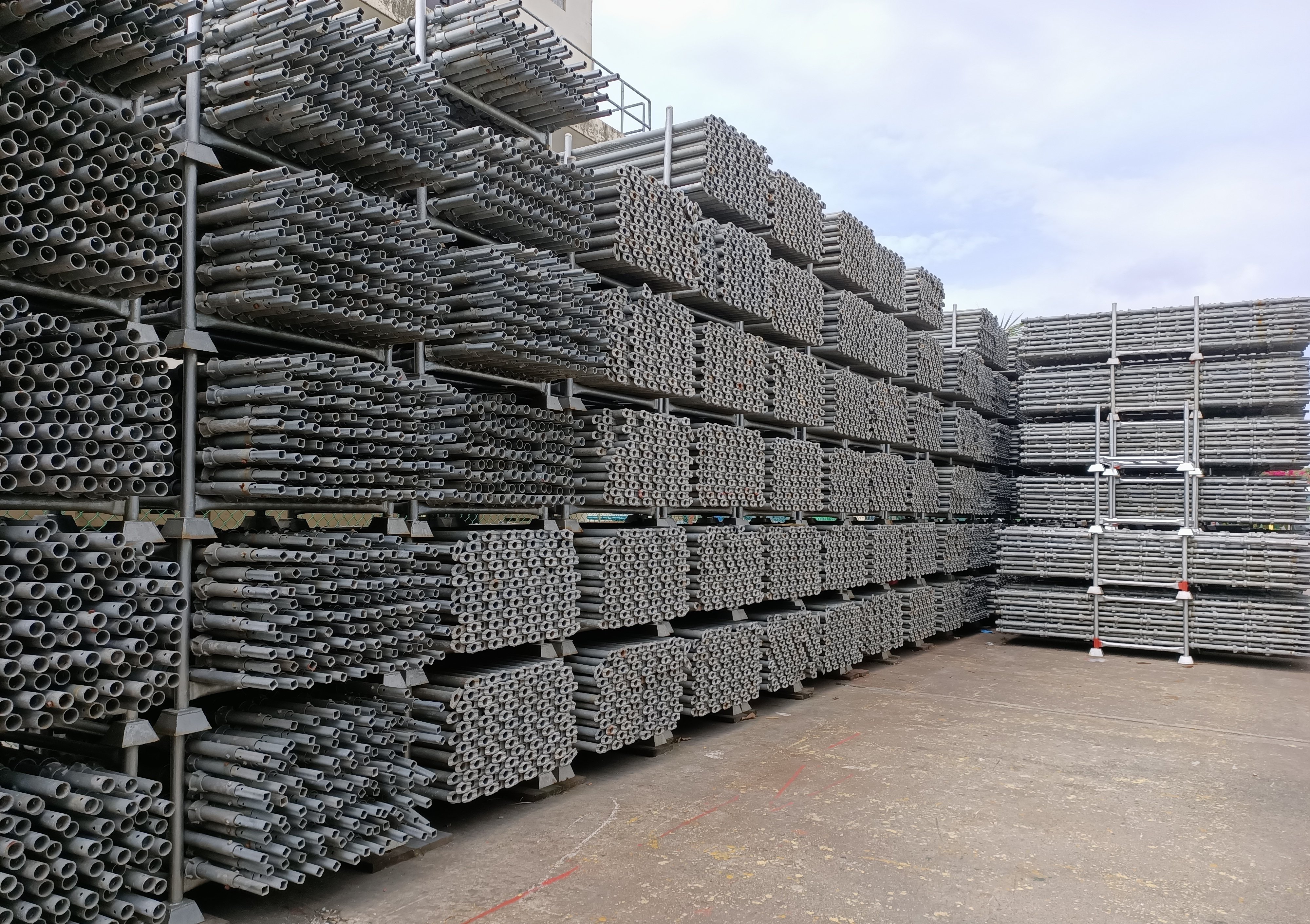 Cuplock scaffold systems